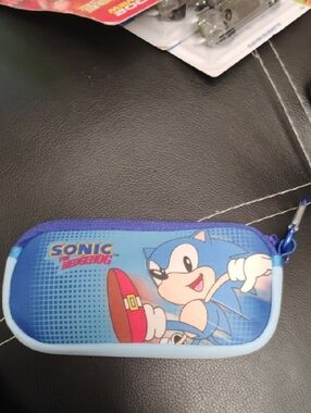 SEGA SONIC THE HEDGEHOG SUNGLASSES AND CASE SET EXCELLENT CONDITION